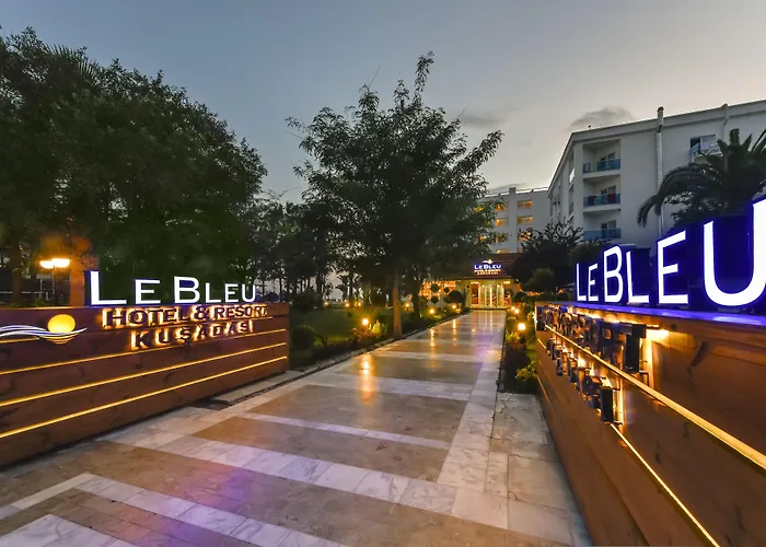 Le Bleu & 5* クシャダス